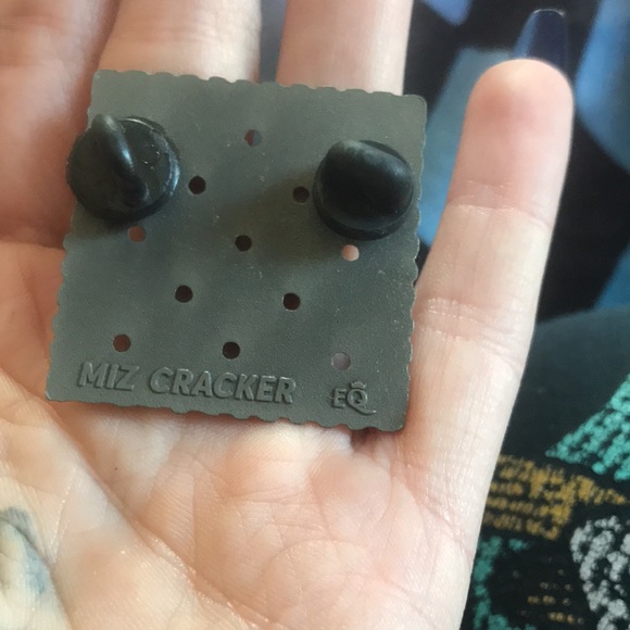 ✨🆕BNWOT!Mixed RPDR Queens Enamel Pins! From Tour!Super cute,RARE, &unique! ✨ - Picture 10 of 13